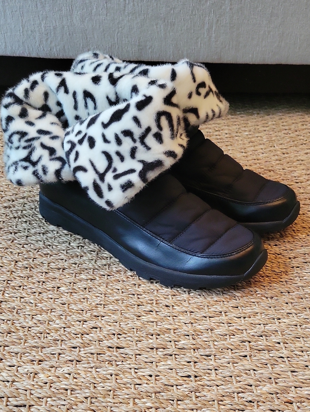 Cheeks Fit Body Boots By Tony Little. Black Waterproof Boots Animal Print Liner